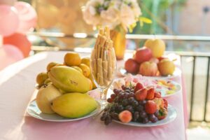 Przepisy na pożywne sałatki na lunch
